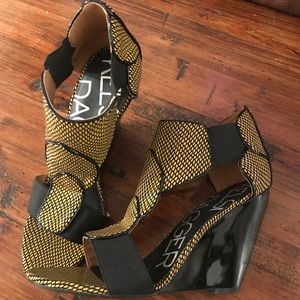 Kelsi Dagger Black and Yellow wedge heels Sz 9.5